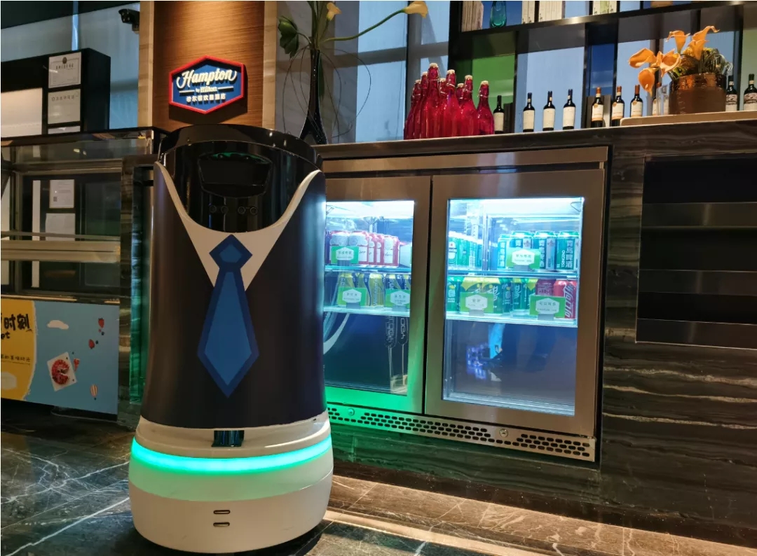 酒店服务机器人